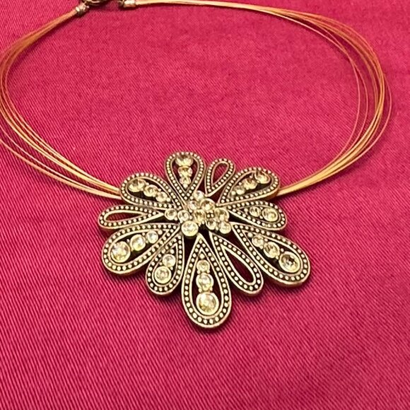 VTG Chico’s Gold-Tone Boho Crystal Flower Choker Pendant Necklace - Picture 8 of 10